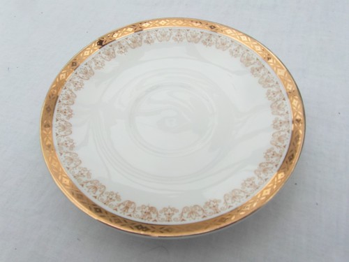 Saucer elizabethan - by,