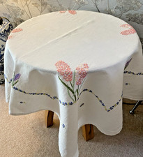 VINTAGE WHITE IRISH LINEN HAND