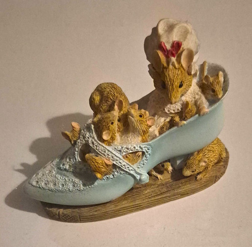 Enesco peter rabbit old - rabbit, woman