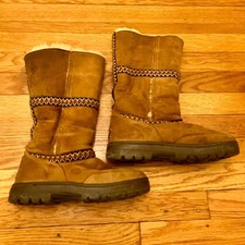UGG Australia Sundance Revival Tasman Braid Shearling Boots Size 8 Winter 