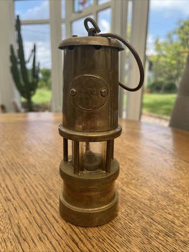 Hockley lamp limelight co - hockley,