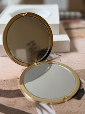 CHANEL beaute Gold Double