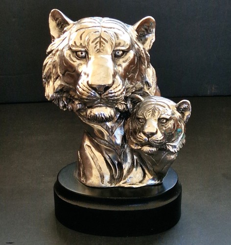 Silver tiger cub resin - &,