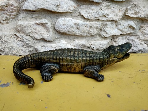 Vintage brass crocodile - vintage, match
