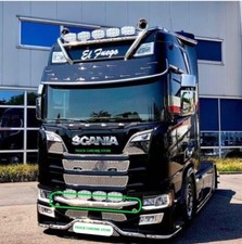 Scania      MIDDLE OF GRILL