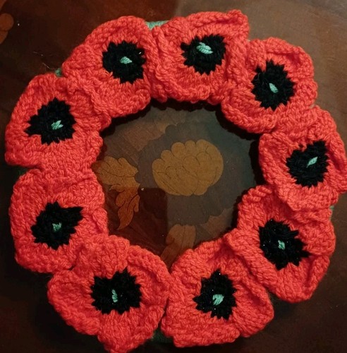 Hand knitted poppy wreath 20 - poppy,