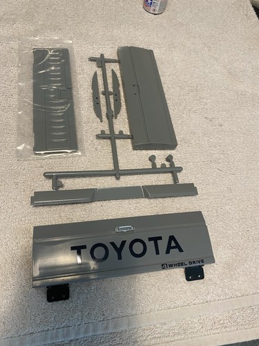 Rc4wd xtracab rear tailgate - rc4wd,