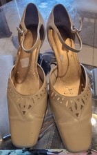 K Women's   Nice  Shoes  Size