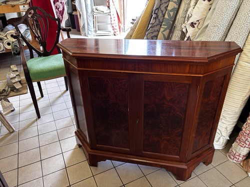 Traditional mahogany veneer