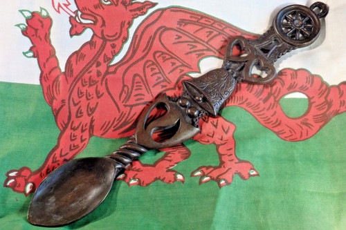 Vintage welsh bronze - welsh, love