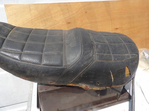 Triumph 140 seat - v,