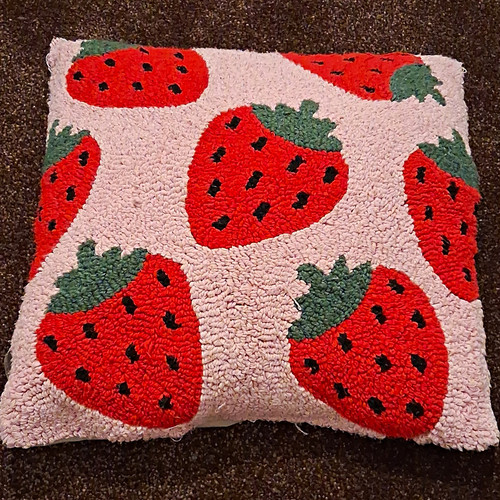 Tufted strawberry pattern - strawberry,
