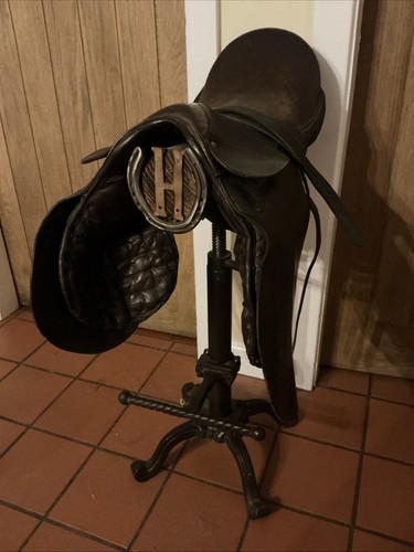 Cast iron saddle stool - stool., horse