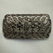 **PRETTY VINTAGE RECTANGULAR SHAPED SILVER TONE BROOCH WITH MARCASITE DETAIL**