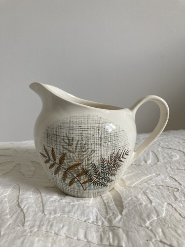 Meakin sol creamer - &,