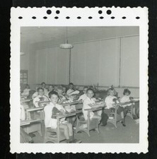 Vintage Photo TRADITIONAL CLASSROOM FULL OF CHILDREN DESKS CLASSIC SCHOOL
