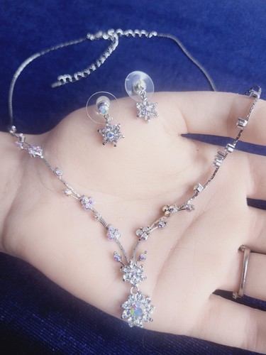 Jewellery portal delicate
