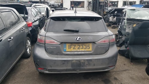 Lexus 200h 2012 breaking - ct,