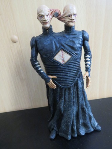Clive barkers hellraiser - clive,