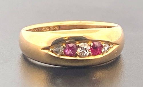 18ct yellow gold 05ct ruby - yellow, 0.05ct