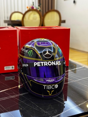 Mercedes lewis hamilton abu - mercedes,