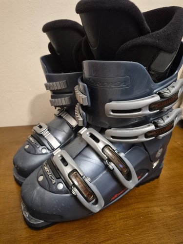 Nordica ski boots size - b5,
