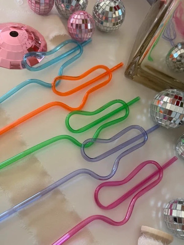 Plastic novelty willy straws