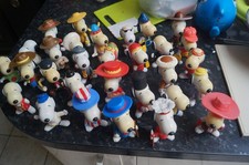 30 x Mcdonalds Snoopy figures.
