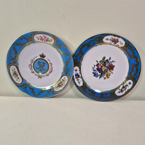 Different enameled tin - different,