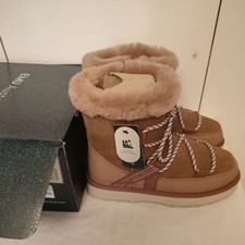 Emu Australia Blurred