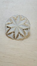Mother of pearl brooch 4 cm