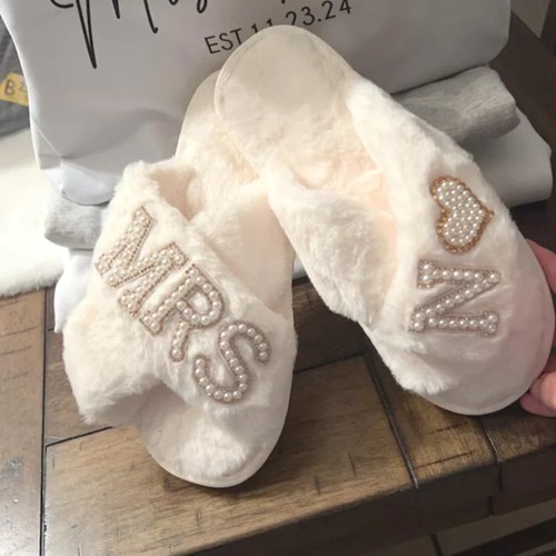 Gold pearl letter slippers - pearl,