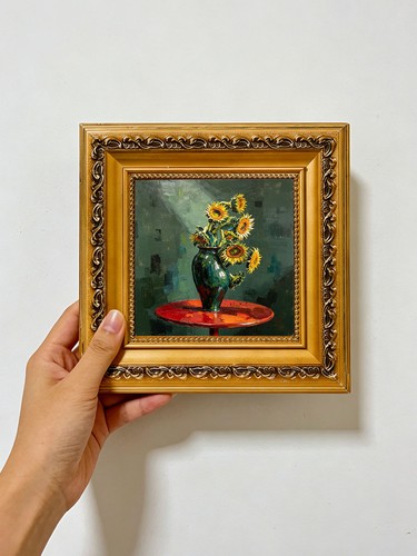 Green vase sunflowers - green, red