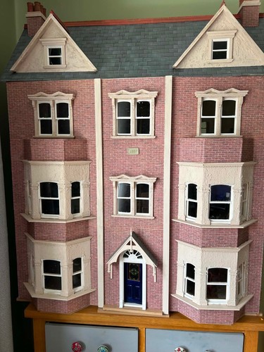 Cadogan gardens dolls - cadogan, house
