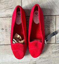 Ideal Colour for Christmas Red Velvet Ladies Ballet Flat Slippers Size 7 Looks