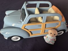 Sylvanian Families ( 334) Vintage Light Blue Morris Minor With Dog Figure