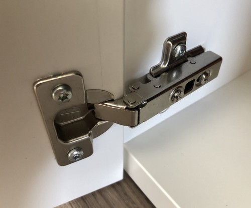 Set hinges with soft - of, 2