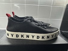 DKNY WOMENS KNIT TRAINER SIZE