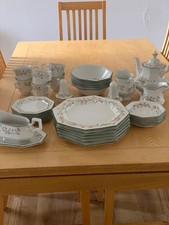 Eternal Beau dinner service