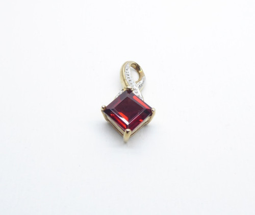 9ct gold pendant garnet - 9ct, &