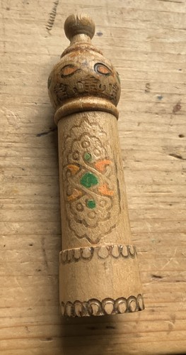 Wooden needle case - ,