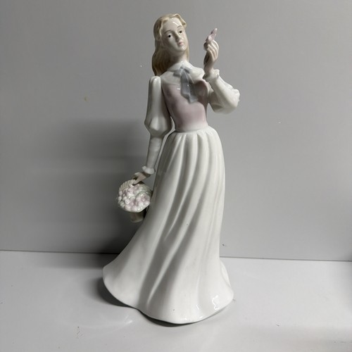 Unmarked porcelain woman - unmarked,