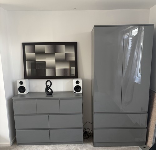 High gloss grey bedroom - high,