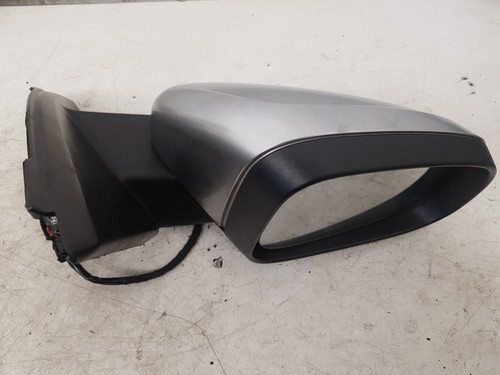 Volvo v60 design - r-design, mirror