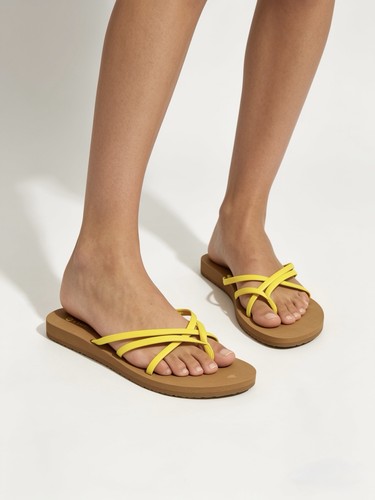 Airwalk yellow flip flops toe - yellow,