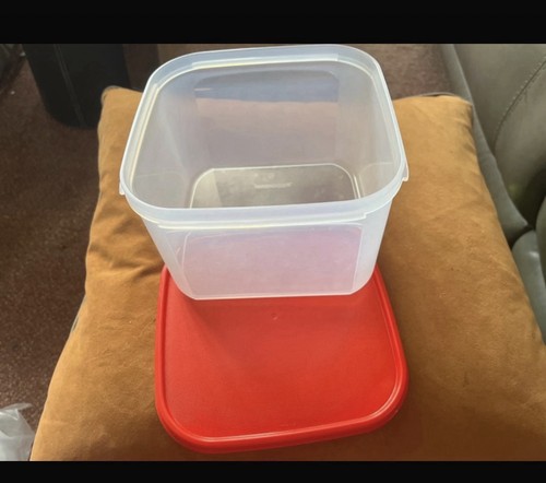Tupperware space saver - tupperware, square