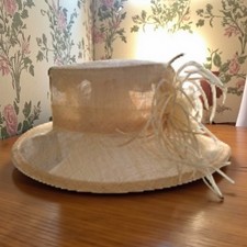 Cream & White Occasion Hat |
