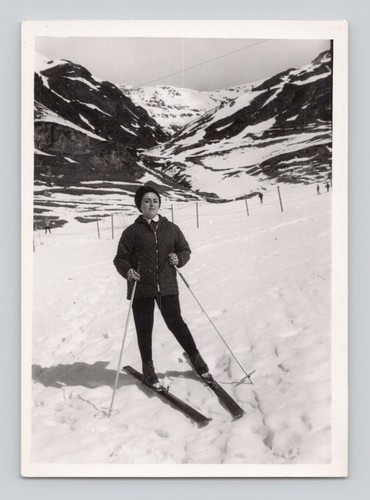Old photo woman - woman, skis