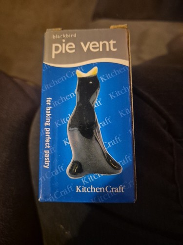 Black bird pie vent song - bird,