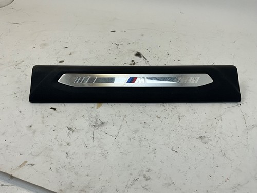 Bmw 118i 2023 right - 118i, front